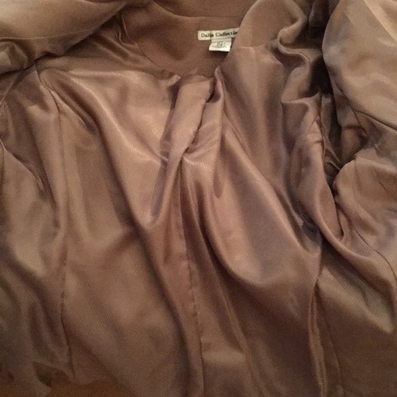 Dalia Collection fully lined structured blazer. - Picture 6 of 8